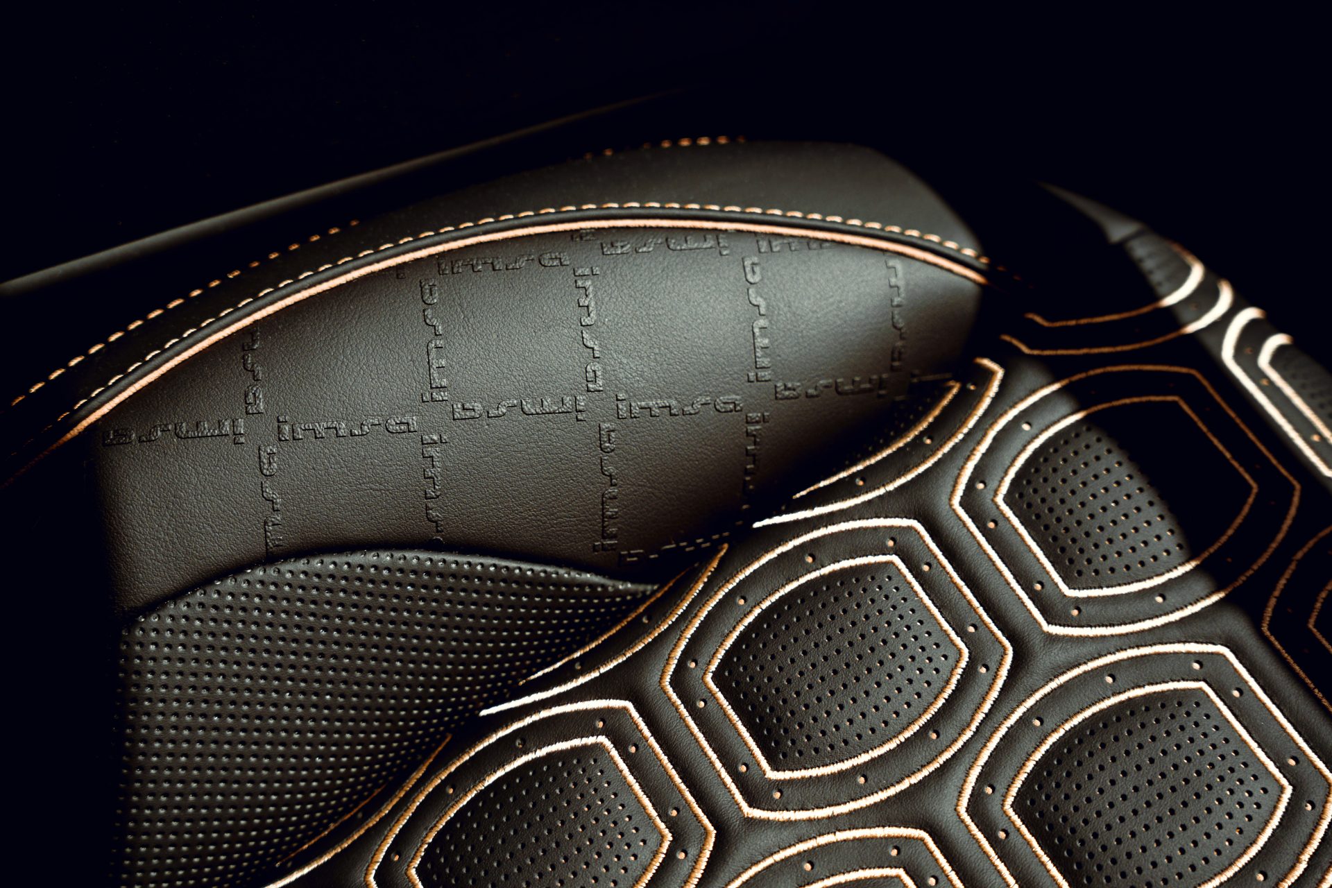 Seat with IMSA embossing in the Precision 822